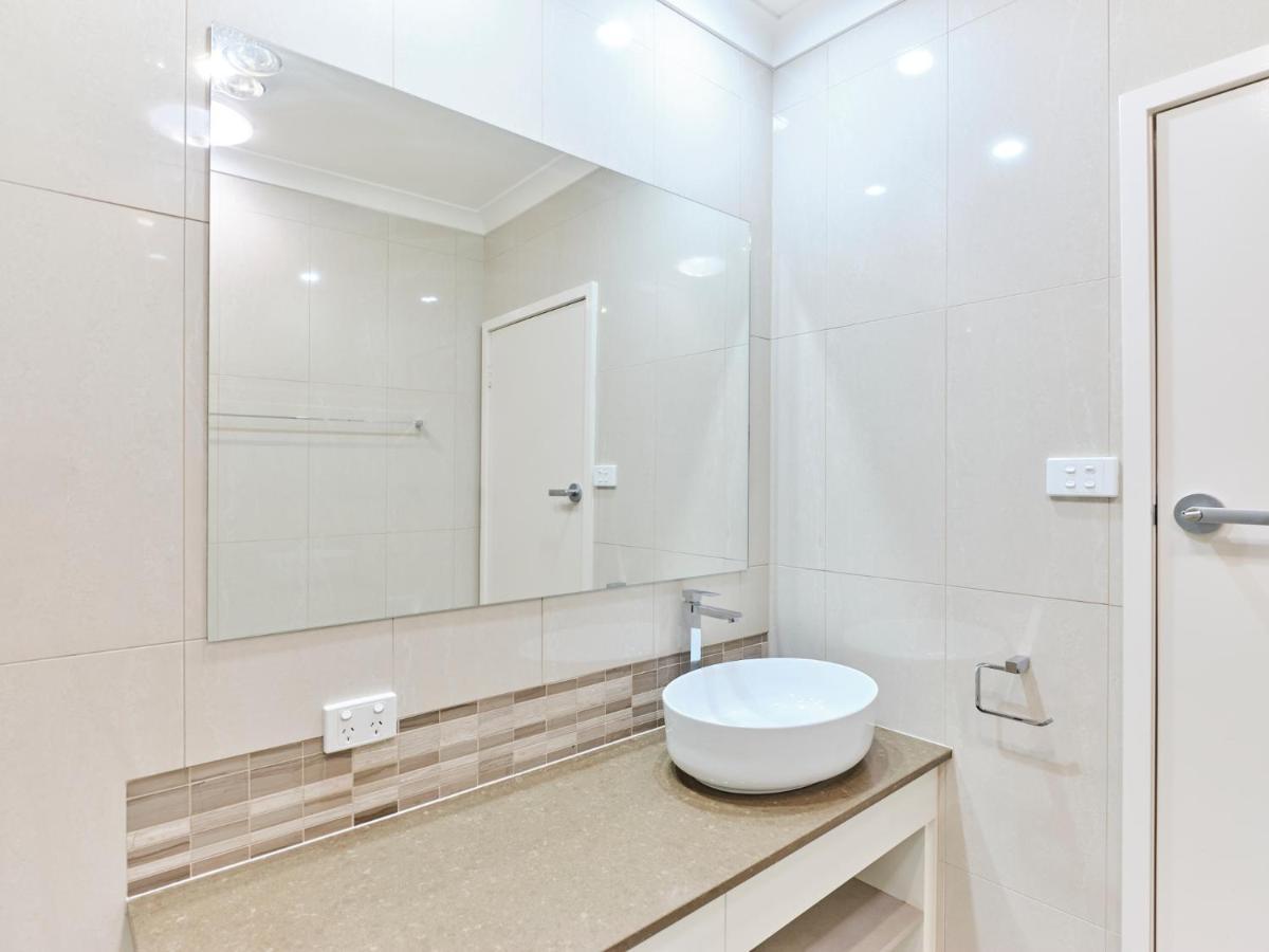Skymirror Villa Sea Lake Exterior photo